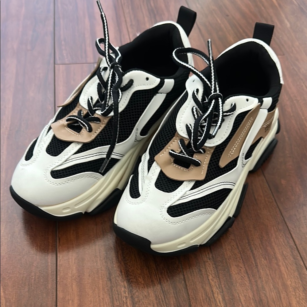 Steve Madden
Women's Possession Chunky Lace-Up Sneakers